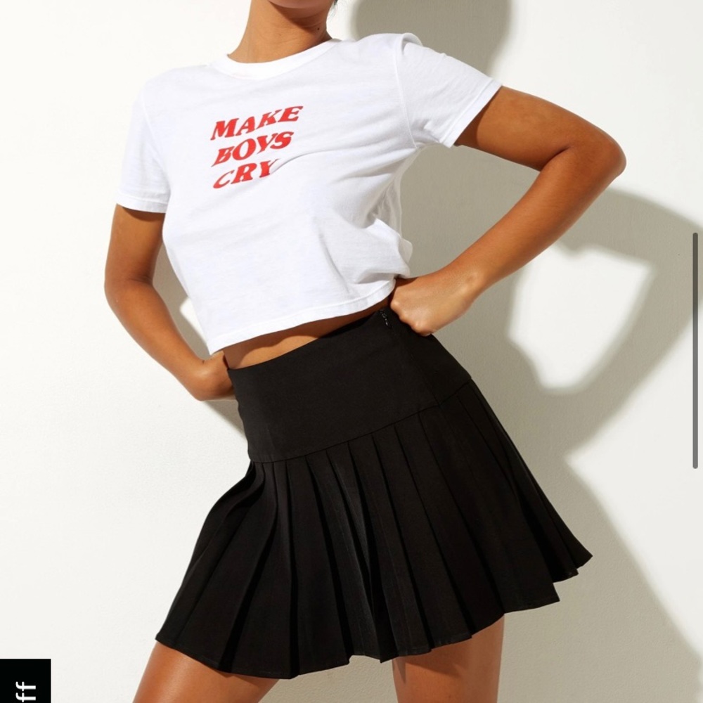 MOTEL ROCKS CASON MINI PLEAT SKIRT IN BLACK 

US Size 12 (XL)